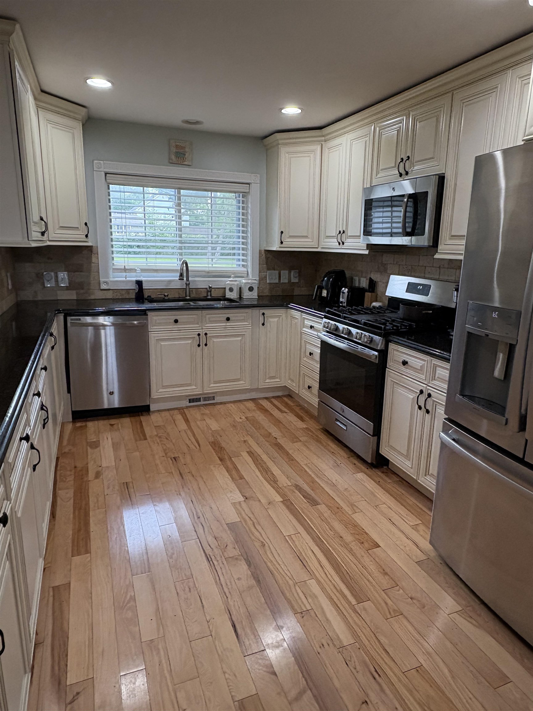 1367 Flushing Road Flushing, MI 48433 - Photo 3 of 24