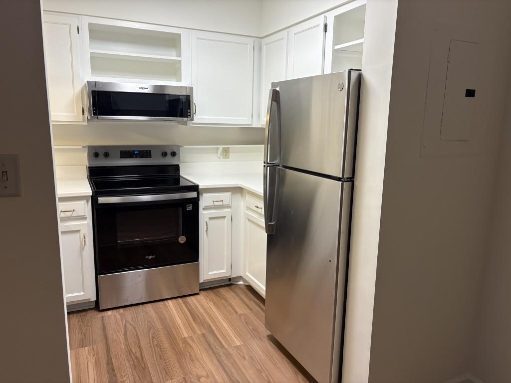 1800 Clairmont Lake, Unit 124 Decatur, GA 30033 - Photo 8 of 22 a kitchen with a refrigerator and a stove