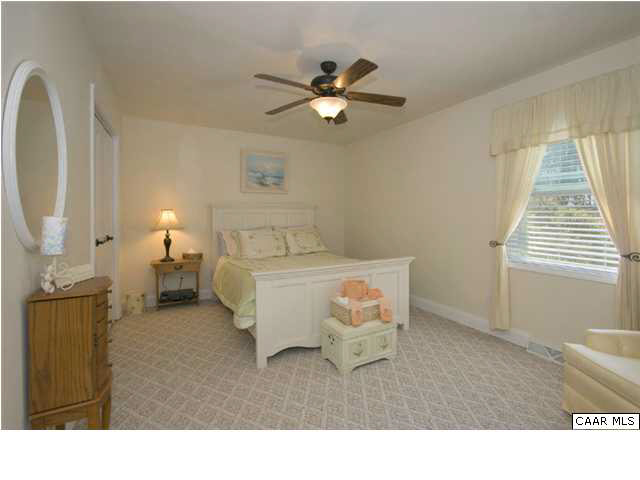 23 Stonefield Road Palmyra, VA 22963 - Photo 20 of 32 a living room with furniture and a window