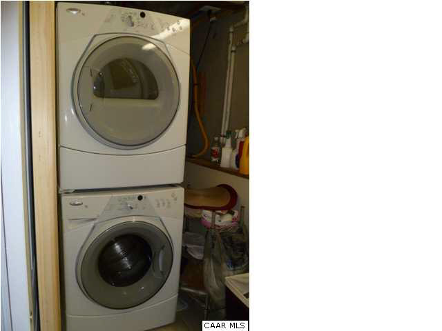 23 Stonefield Road Palmyra, VA 22963 - Photo 30 of 32 a utility room with dryer and washer