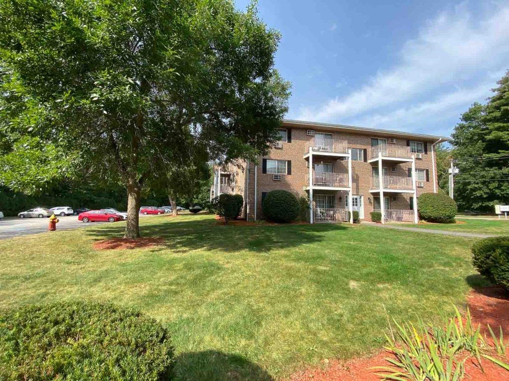 379 Huse Road, Unit 26 Manchester, NH 03103 - Photo 2 of 16