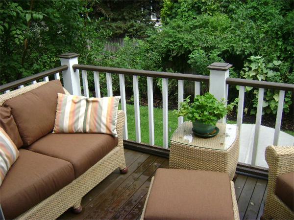 44 Sevinor Road Marblehead, MA 01945 - Photo 14 of 17 a balcony with couches and a potted plant