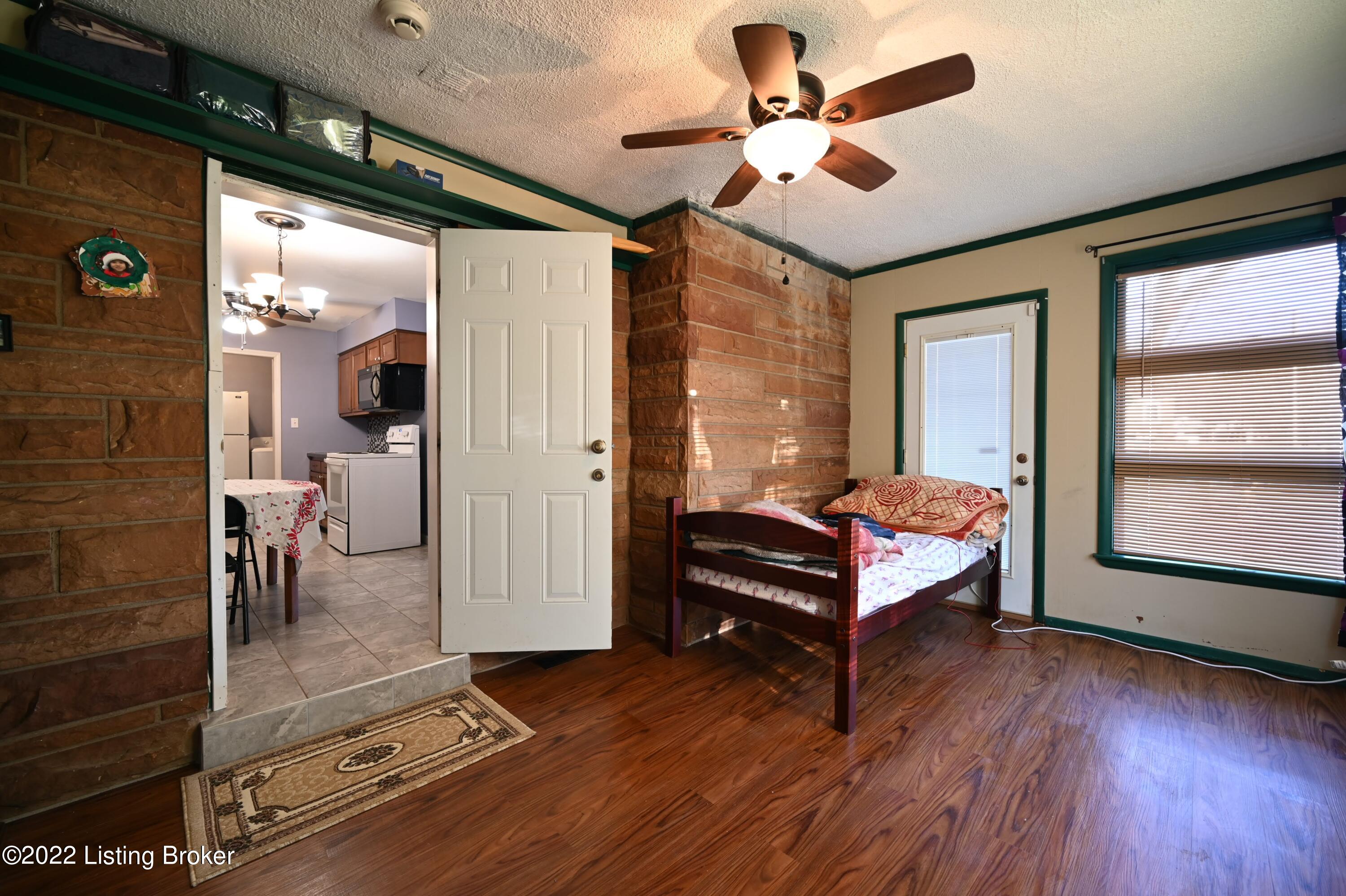 7114 Manslick Road Louisville, KY 40214 - Photo 24 of 37 sun room
