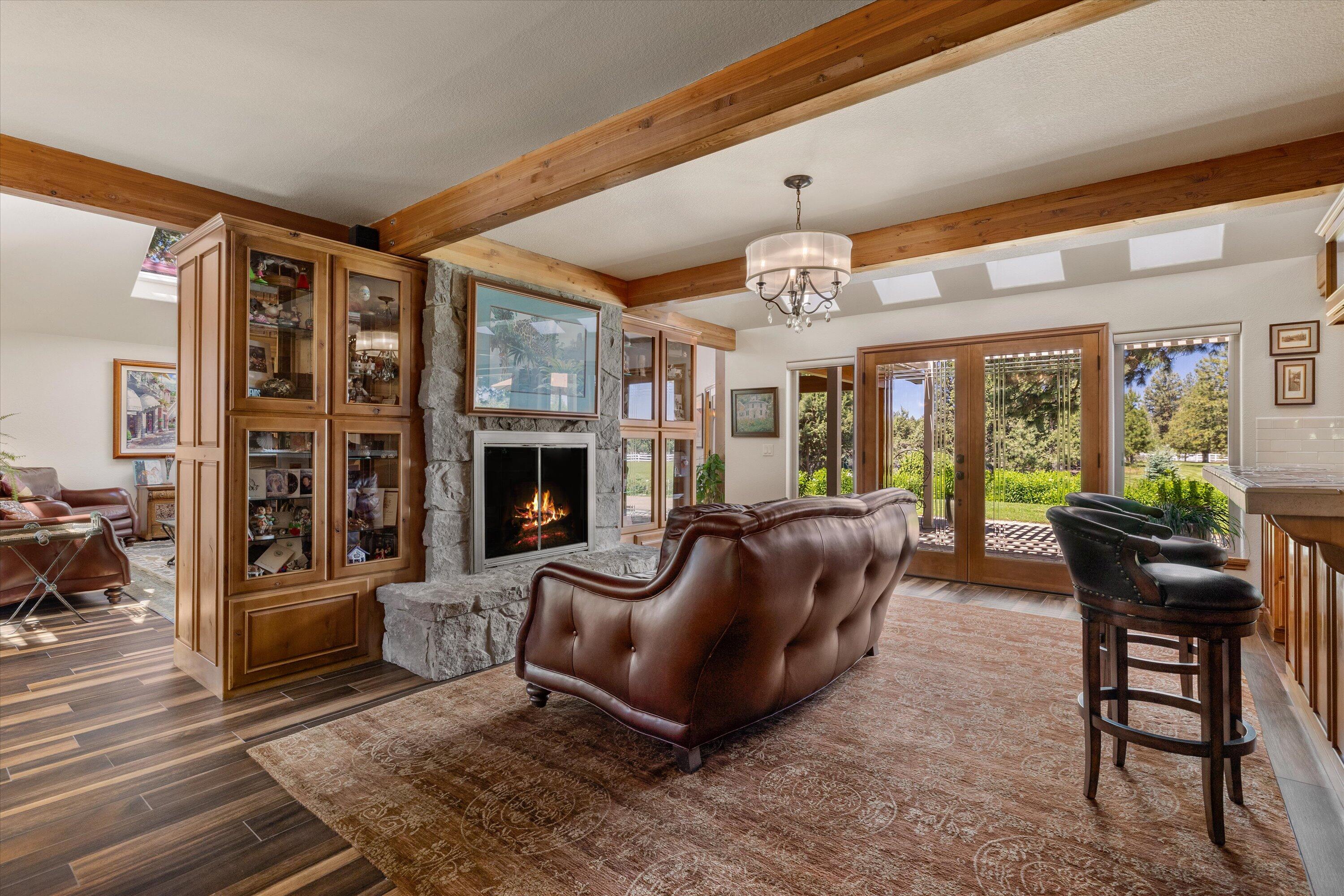 60604 Woodside Road Bend, OR 97702 - Photo 14 of 99 Sitting area