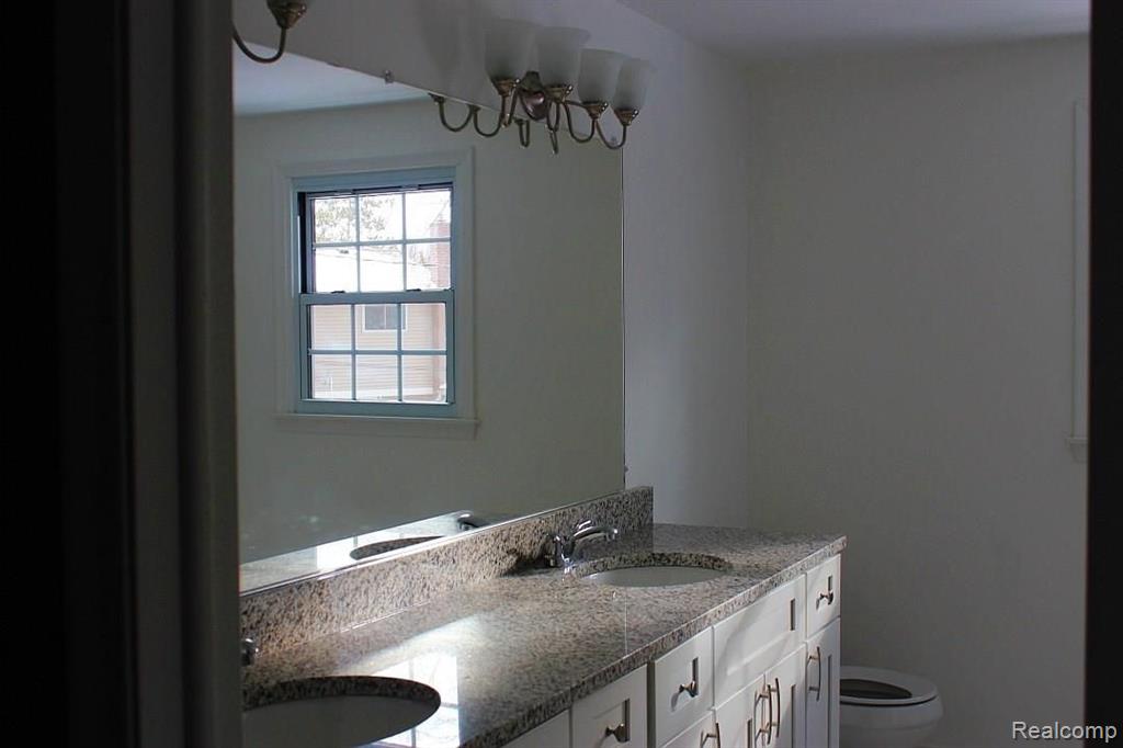 30164 Fox Grove Road Farmington Hills, MI 48334 - Photo 18 of 21