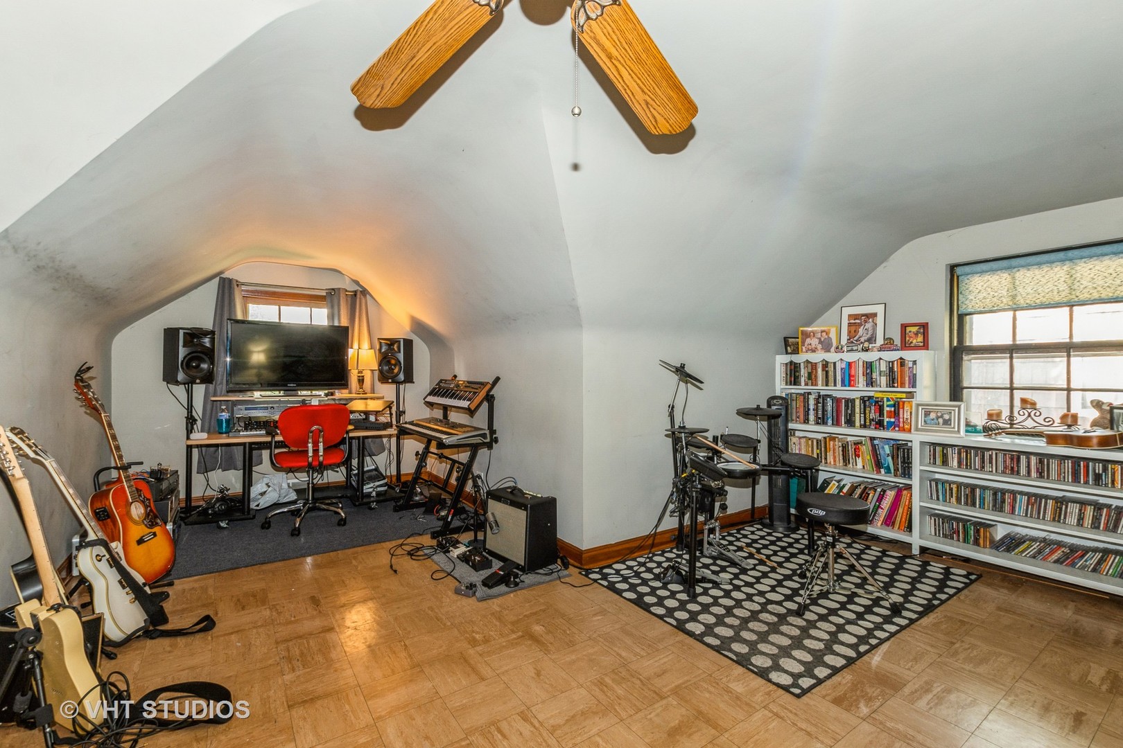 1825 Evergreen Road Homewood, IL 60430 - Photo 8 of 12 a view of a room with gym equipment