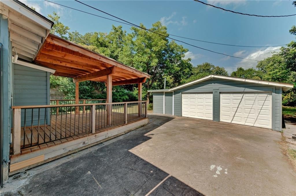 8318 Burrell Drive Austin, TX 78757 - Photo 22 of 27 View of detached garage
