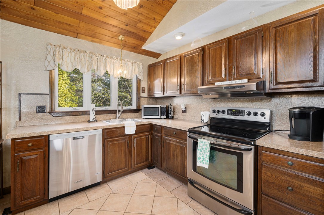 77 Cherry Hill Road Johnston, RI 02919 - Photo 6 of 31