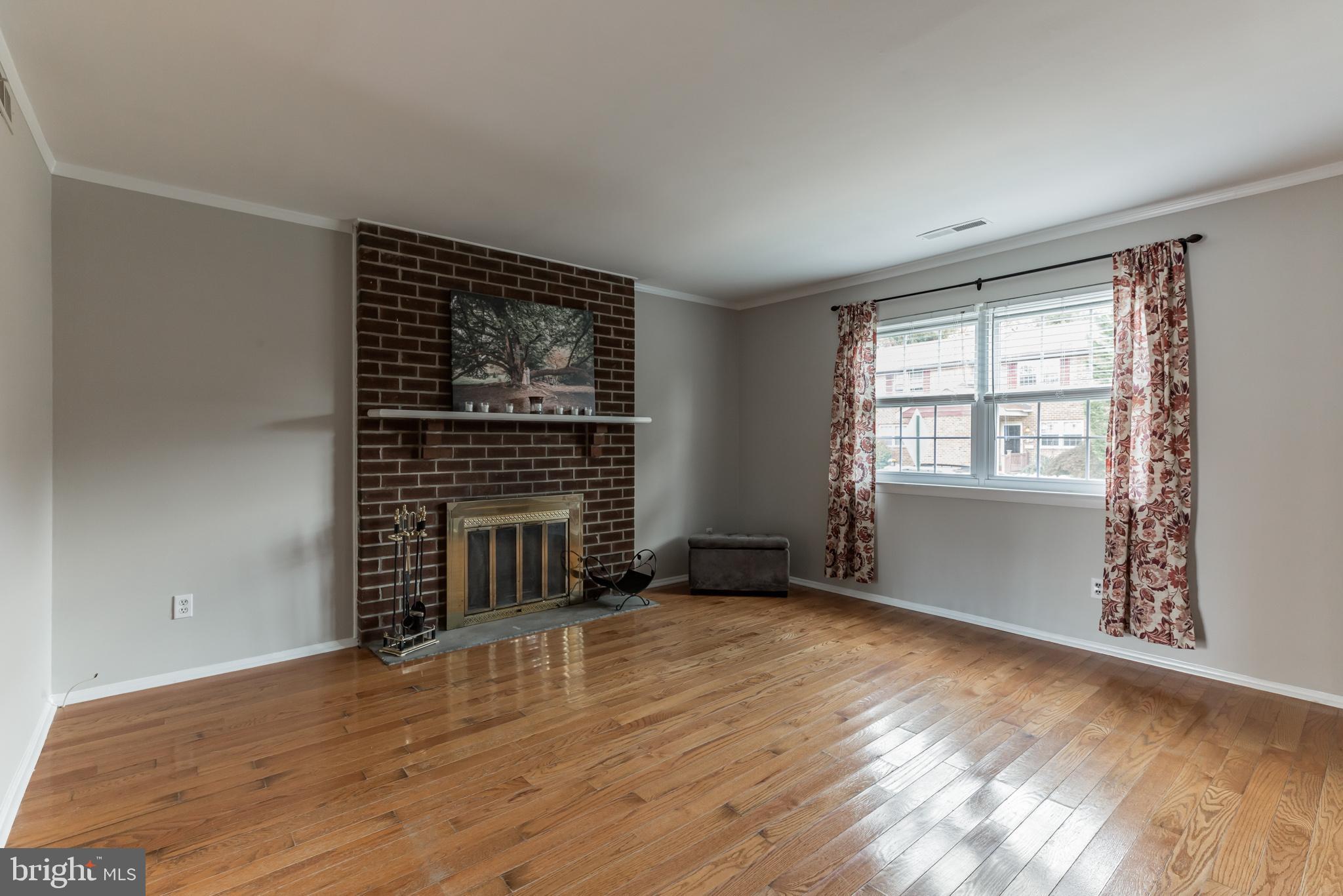 137 Eaves Mill Road Medford, NJ 08055 - Photo 4 of 22 Living Room