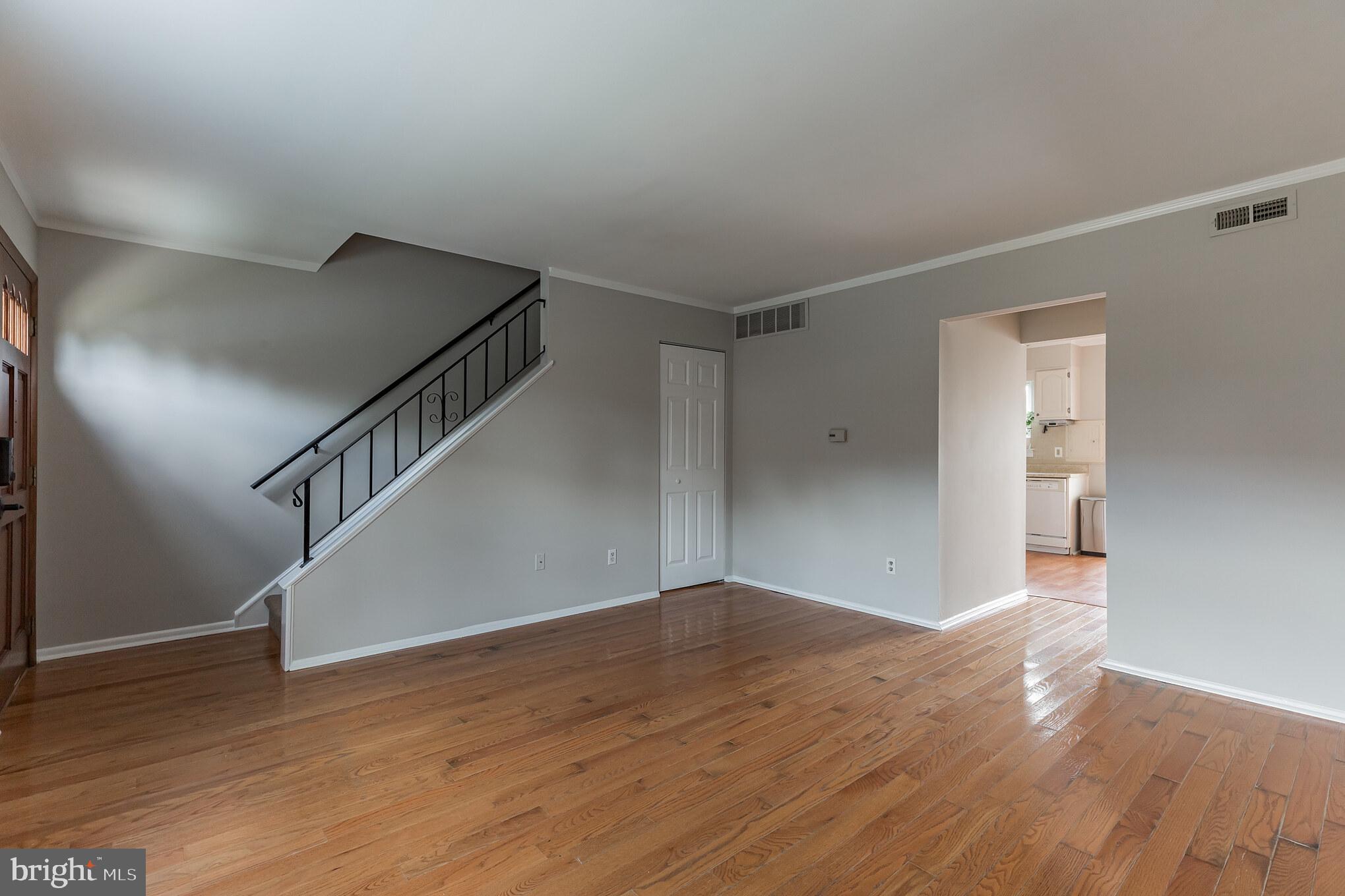 137 Eaves Mill Road Medford, NJ 08055 - Photo 7 of 22 Living Room