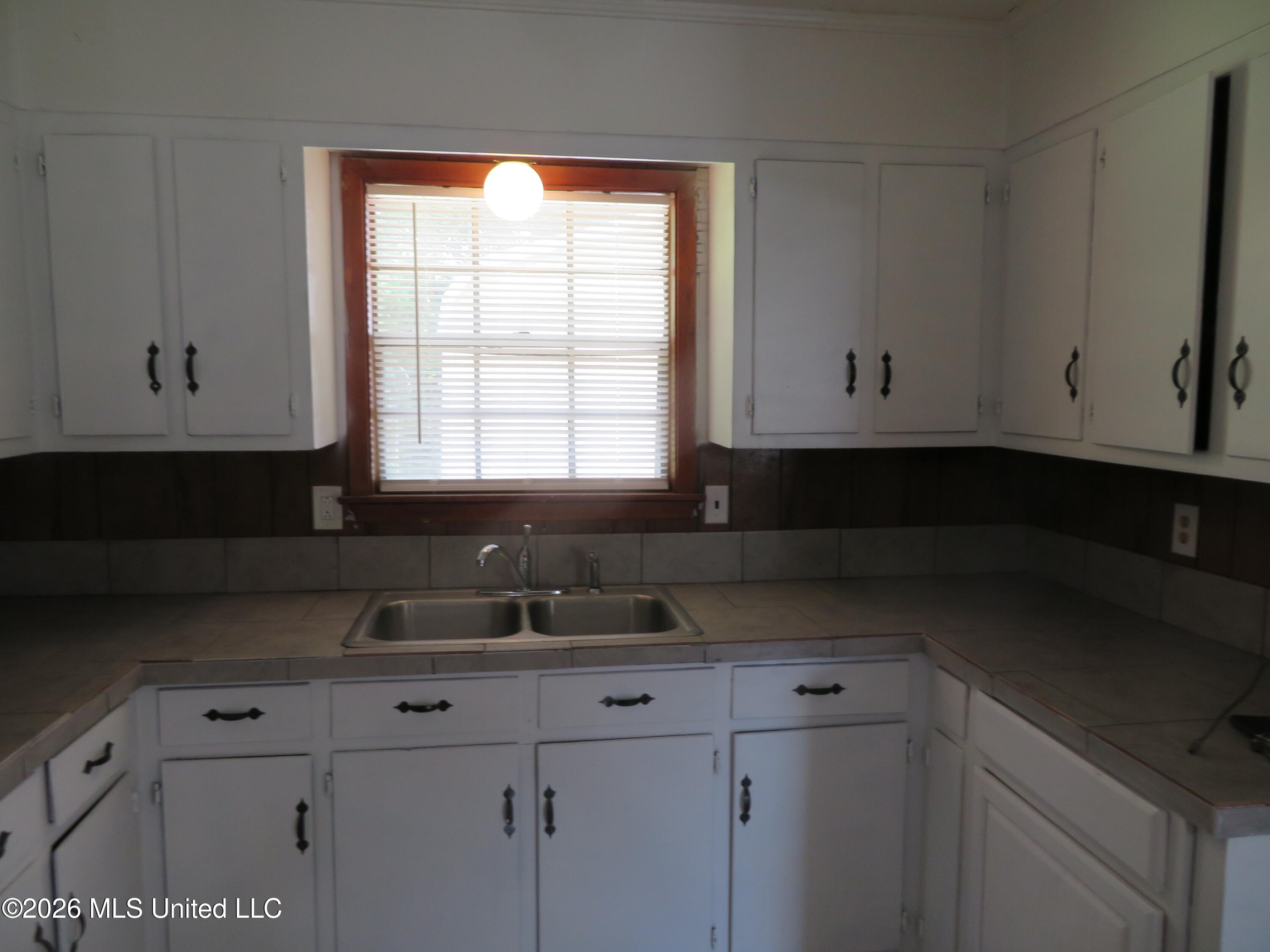 356 Springdale Circle D'Iberville, MS 39540 - Photo 5 of 22 IMG_0949