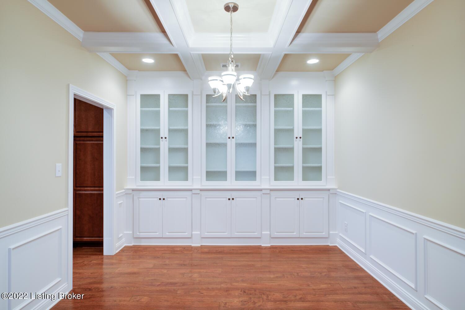908 Ridge Point Drive Louisville, KY 40299 - Photo 4 of 27 GSP-908_Ridge_Point_Dr-14