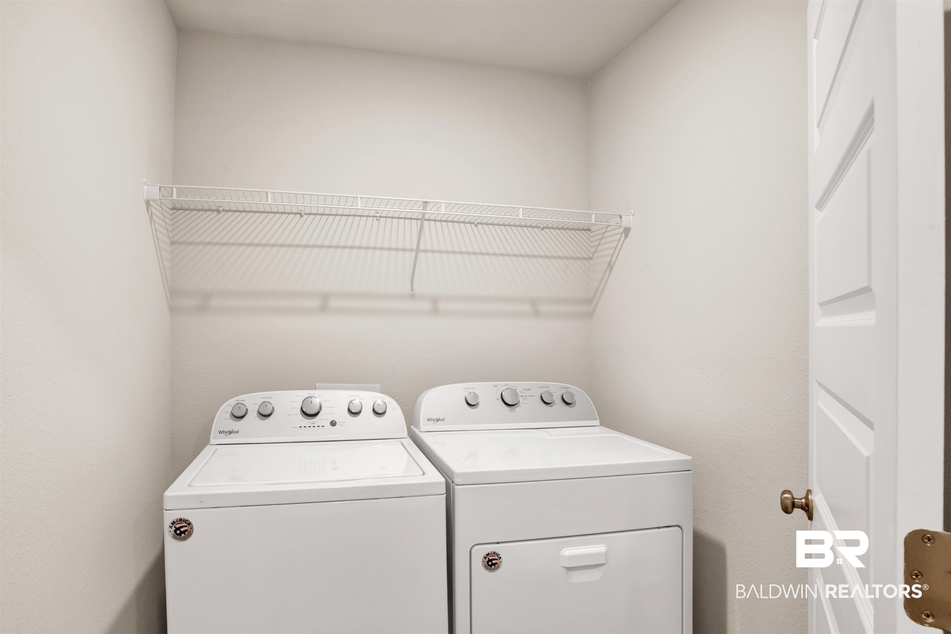 8008 Pickwick Dr. Foley, AL 36535 - Photo 26 of 33 Laundry