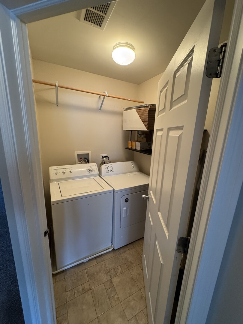 1401 Millbrook Drive Algonquin, IL 60102 - Photo 10 of 14 a utility room with dryer and washer