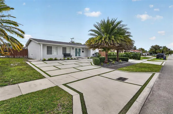 $4,400 | 4865 Southwest 94th Avenue, Miami, FL 33165