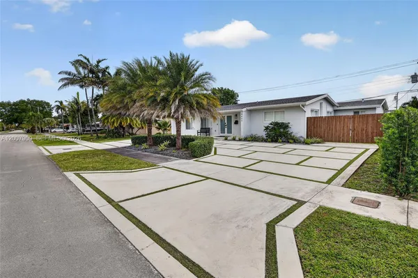 $4,400 | 4865 Southwest 94th Avenue, Miami, FL 33165