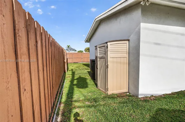 $4,400 | 4865 Southwest 94th Avenue, Miami, FL 33165