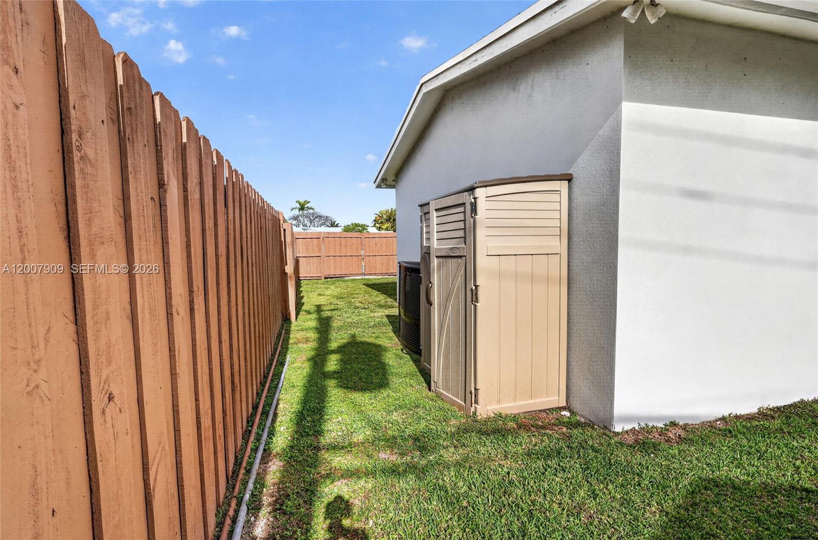4865 Southwest 94th Avenue Miami, FL 33165 - Photo 27 of 32 a view of a back yard of the house