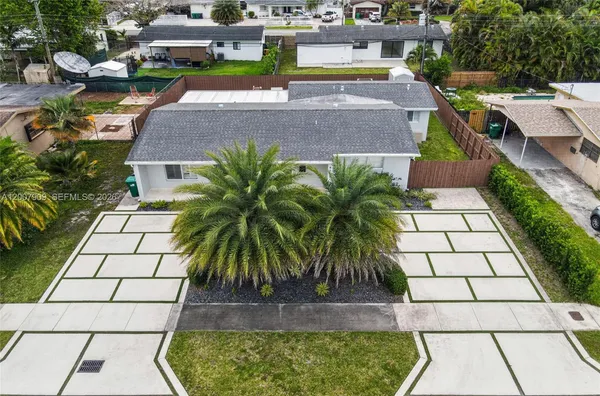 $4,400 | 4865 Southwest 94th Avenue, Miami, FL 33165