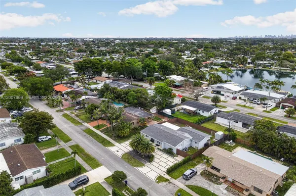 $4,400 | 4865 Southwest 94th Avenue, Miami, FL 33165
