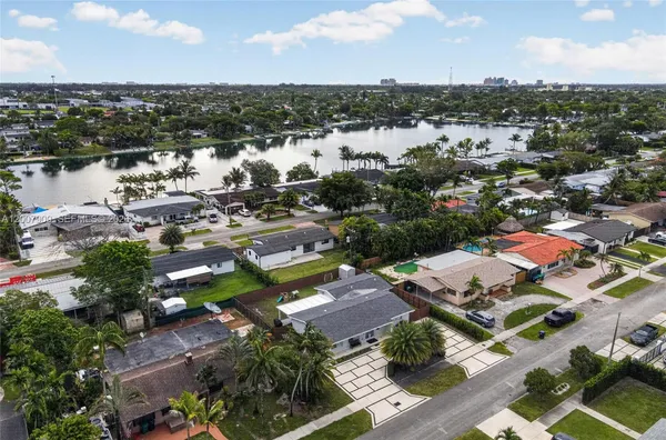 $4,400 | 4865 Southwest 94th Avenue, Miami, FL 33165