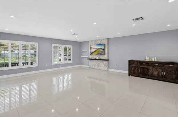 $4,400 | 4865 Southwest 94th Avenue, Miami, FL 33165