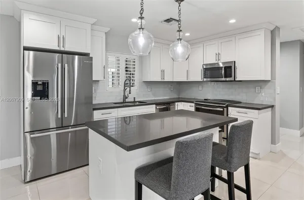 $4,400 | 4865 Southwest 94th Avenue, Miami, FL 33165