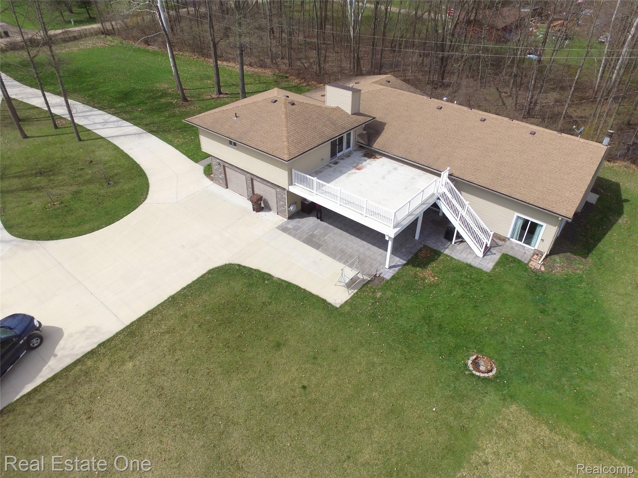 42560 Willis Road Belleville, MI 48111 - Photo 62 of 70 BEAUTIFUL NEW CIRCULAR CONCRETE DRIVEWAY.
