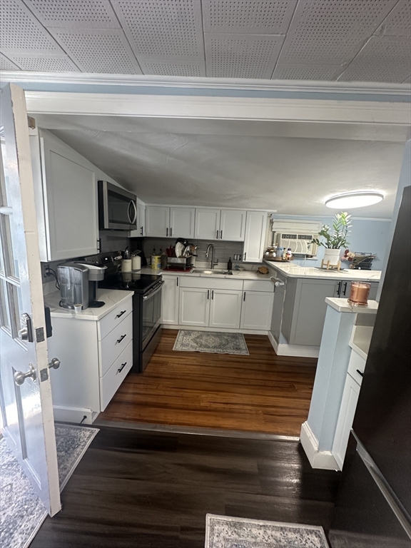 155 R Seminole Avenue Waltham, MA 02451 - Photo 3 of 31 Gallery Image 3