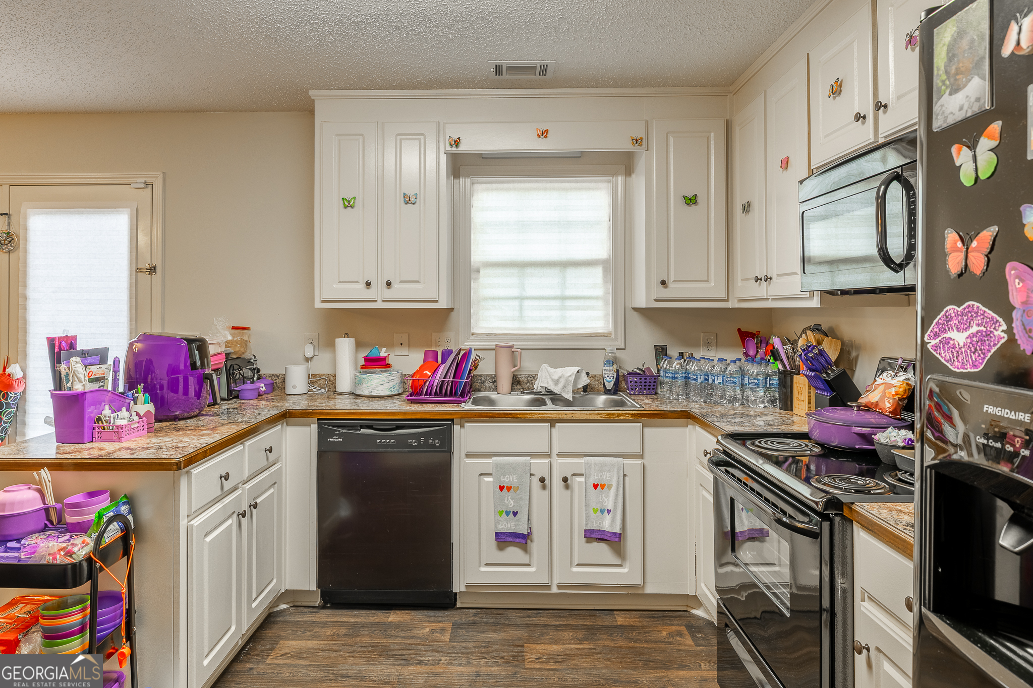 105 Stonebrooke Drive Colbert, GA 30628 - Photo 8 of 26 a kitchen with a sink stove and cabinets