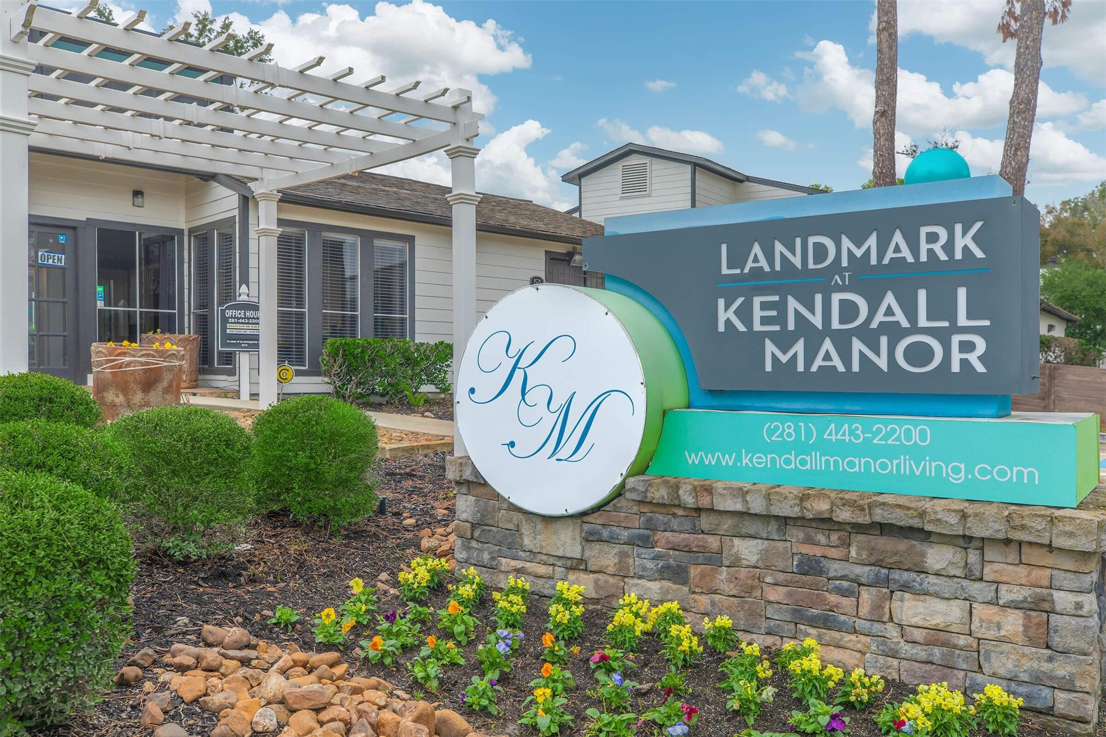 21717 Inverness Forest Boulevard, Unit 905 Houston, TX 77073 - Photo 11 of 33 a sign that is sitting in front of a building