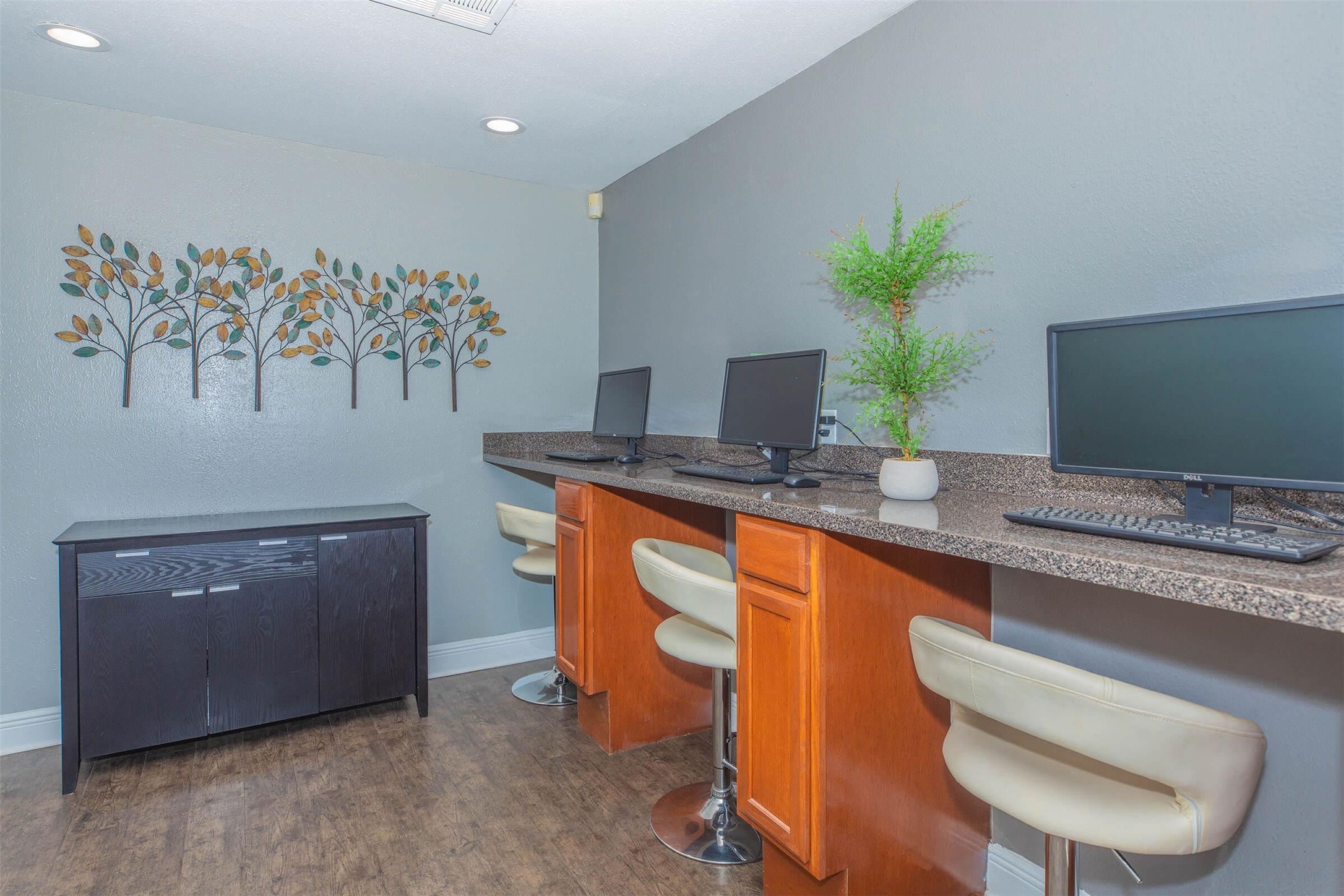 21717 Inverness Forest Boulevard, Unit 905 Houston, TX 77073 - Photo 15 of 33 a room with furniture and a potted plant