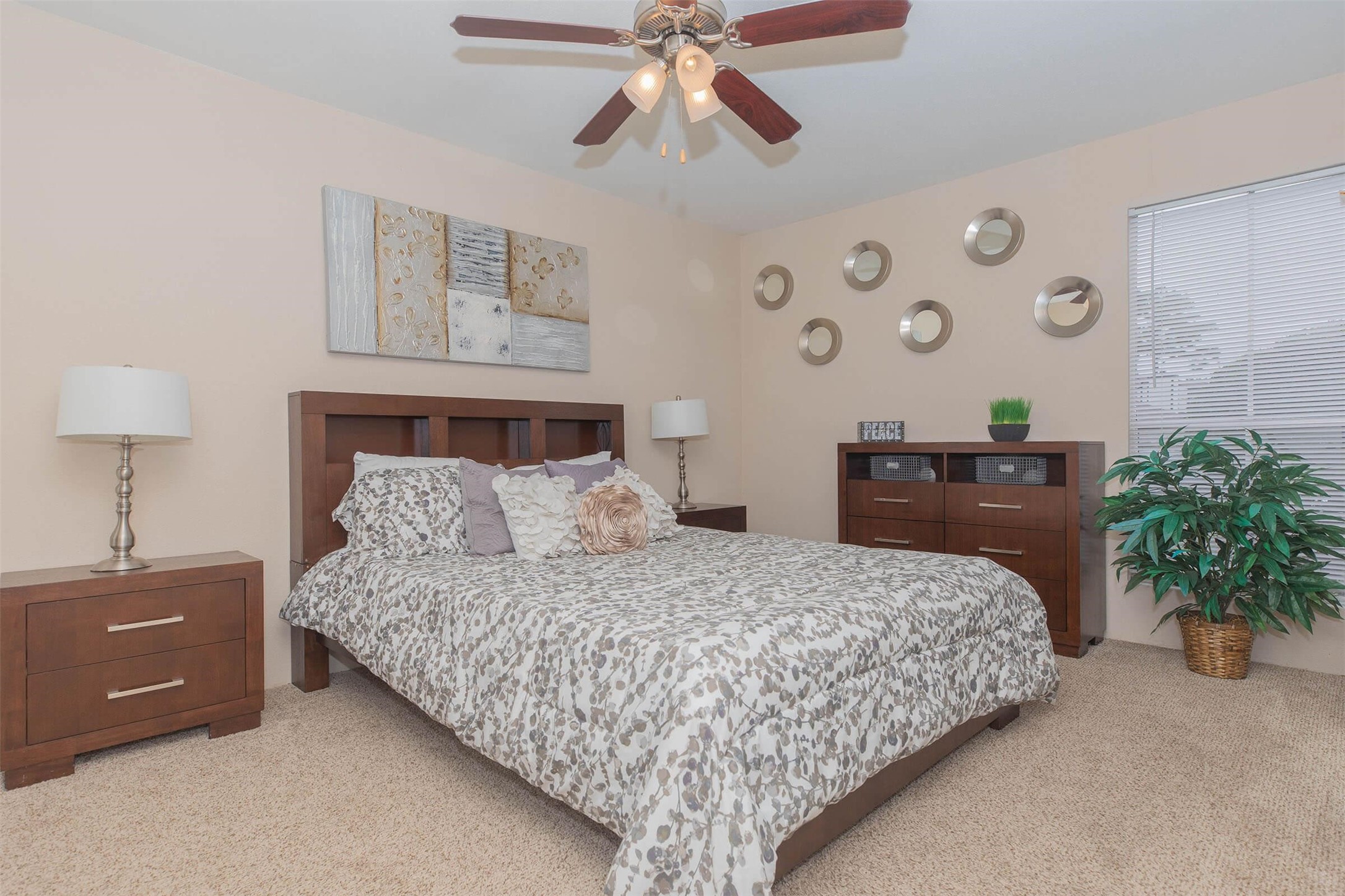 21717 Inverness Forest Boulevard, Unit 905 Houston, TX 77073 - Photo 5 of 33 a bedroom with a bed and a potted plant