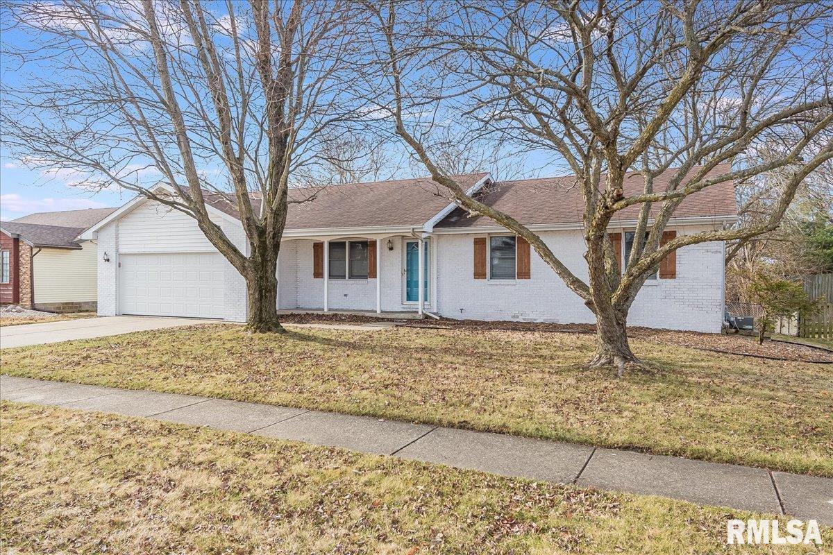 11 Taft Drive Rochester, IL 62563 - Photo 2 of 32