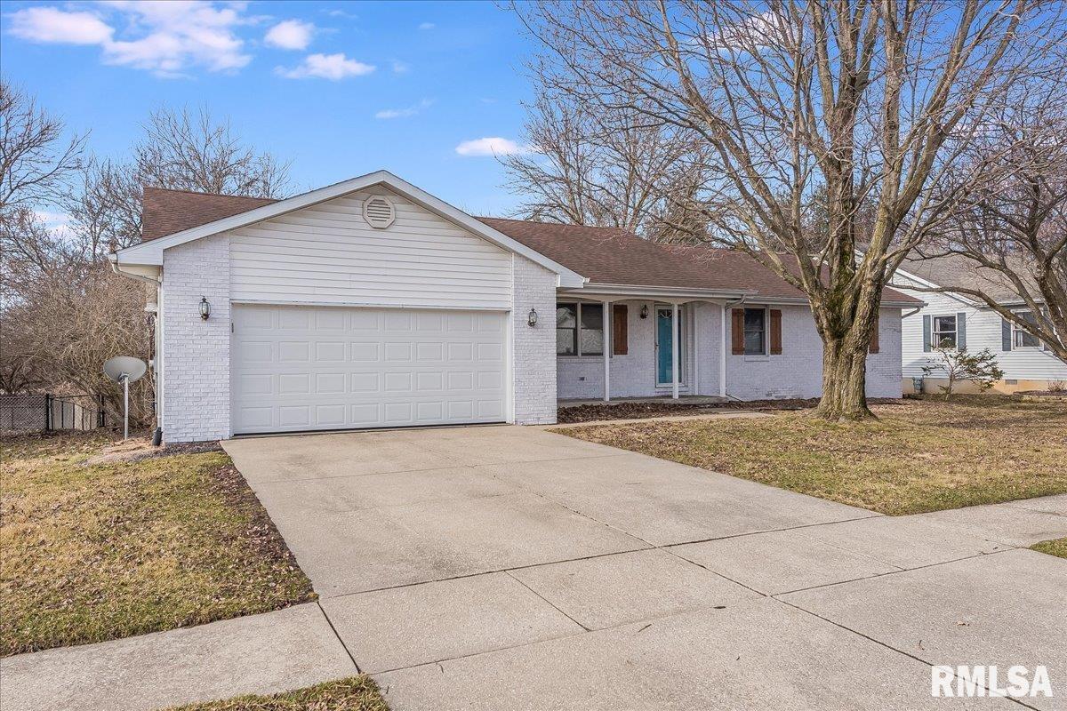 11 Taft Drive Rochester, IL 62563 - Photo 3 of 32