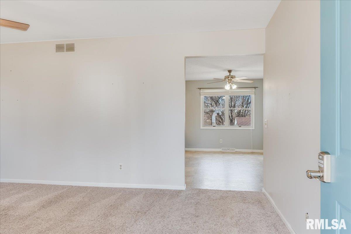 11 Taft Drive Rochester, IL 62563 - Photo 4 of 32