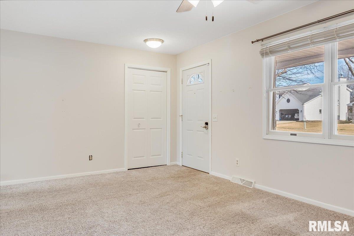 11 Taft Drive Rochester, IL 62563 - Photo 6 of 32