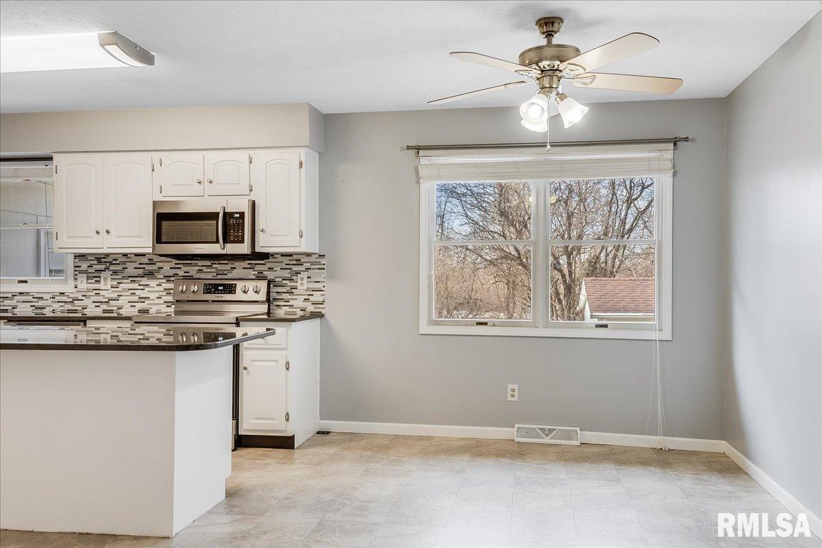 11 Taft Drive Rochester, IL 62563 - Photo 8 of 32