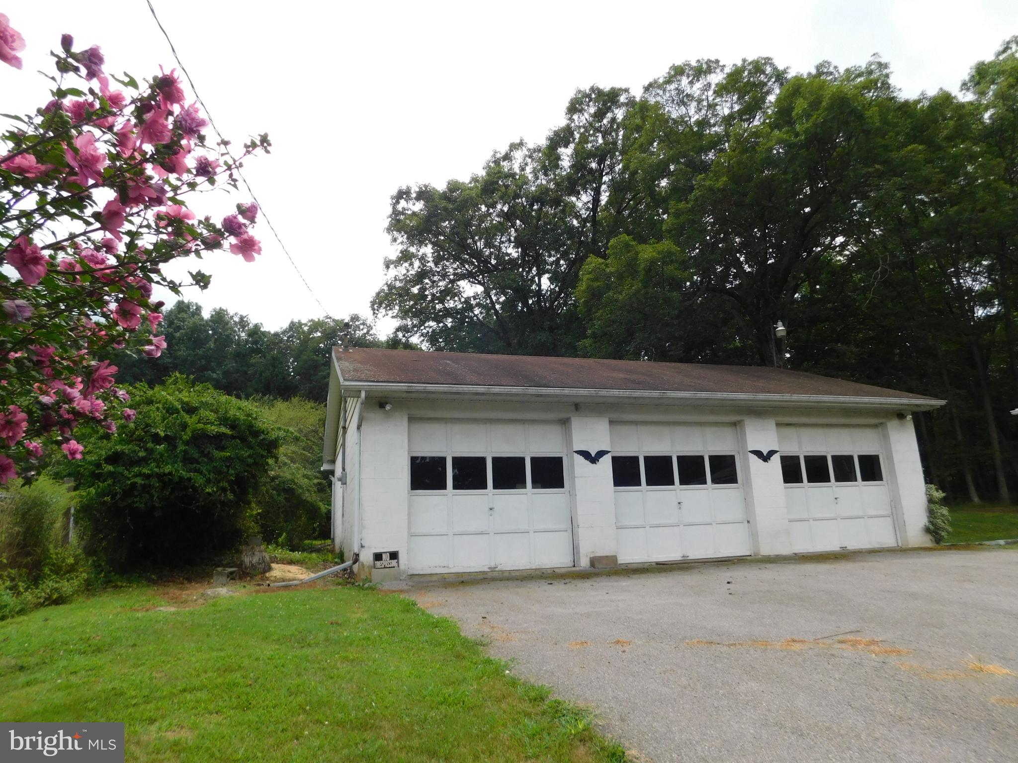 4857 Carbaugh Road Fayetteville, PA 17222 - Photo 8 of 25 Garage