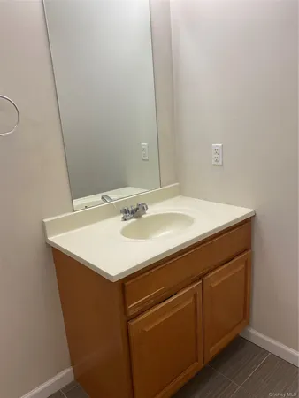 $2,000 | 401 Bluestone Court, Unit 202, Maybrook, NY 12543