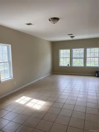 $2,000 | 401 Bluestone Court, Unit 202, Maybrook, NY 12543