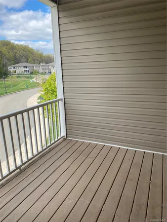 $2,000 | 401 Bluestone Court, Unit 202, Maybrook, NY 12543