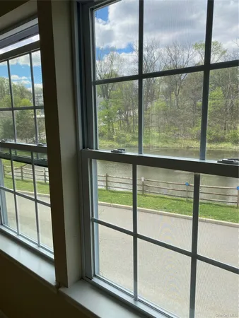 $2,000 | 401 Bluestone Court, Unit 202, Maybrook, NY 12543