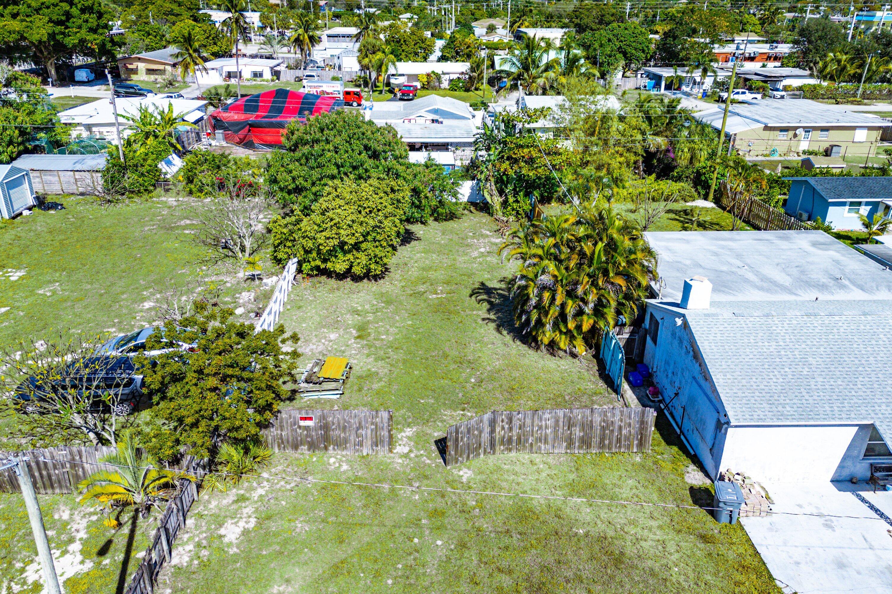 1073 Florence Road Lake Worth, FL 33462 - Photo 3 of 12 a view of yard