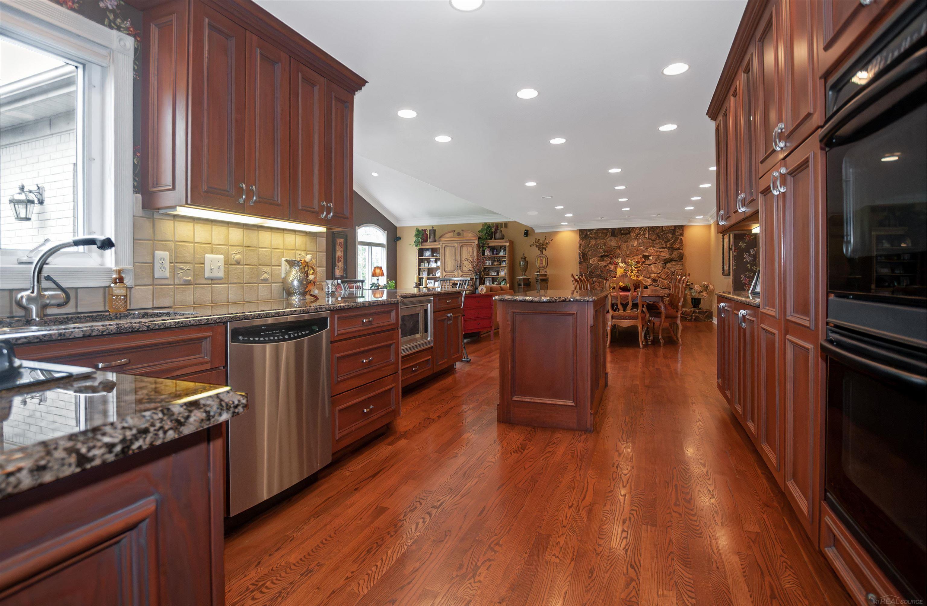1010 Canterbury Road Grosse Pointe Woods, MI 48236 - Photo 14 of 65