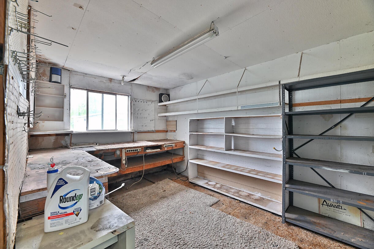 2252 Table Rock Road, Unit 59 Medford, OR 97501 - Photo 18 of 19 18 Shed Workshop