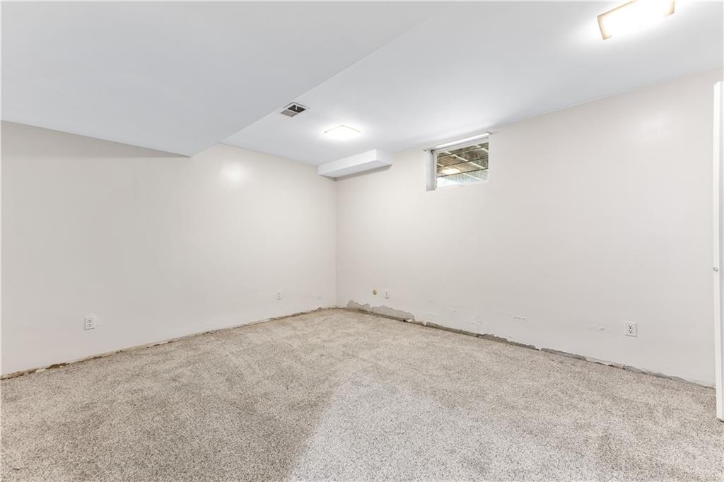 2 Carleton Drive Pittsburgh, PA 15243 - Photo 30 of 35 an empty room with windows