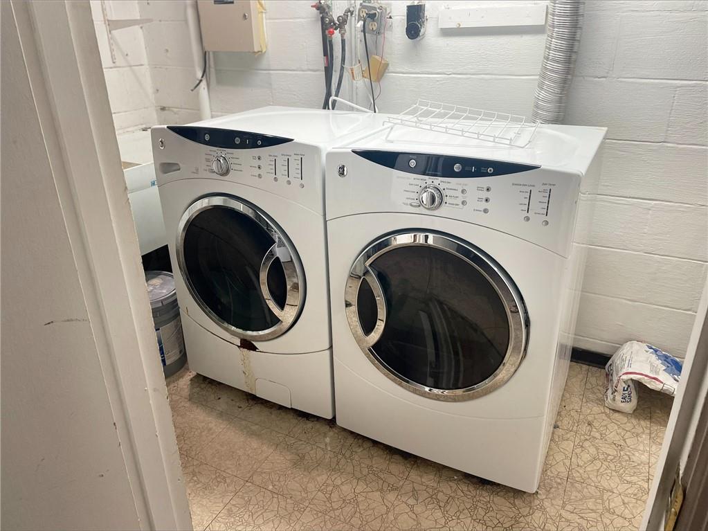 2 Carleton Drive Pittsburgh, PA 15243 - Photo 31 of 35 a utility room with dryer and washer