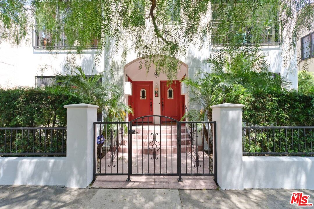 506 North Spaulding Avenue Los Angeles, CA 90036 - Photo 2 of 23 a view of a wooden fence next to a road