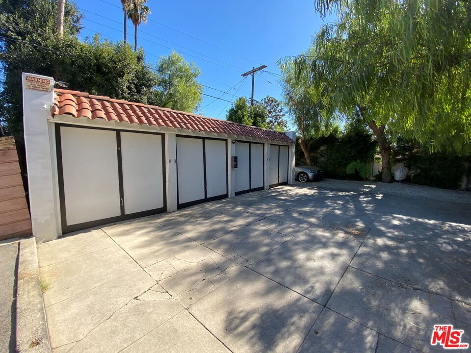 506 North Spaulding Avenue Los Angeles, CA 90036 - Photo 23 of 23 a view of a backyard